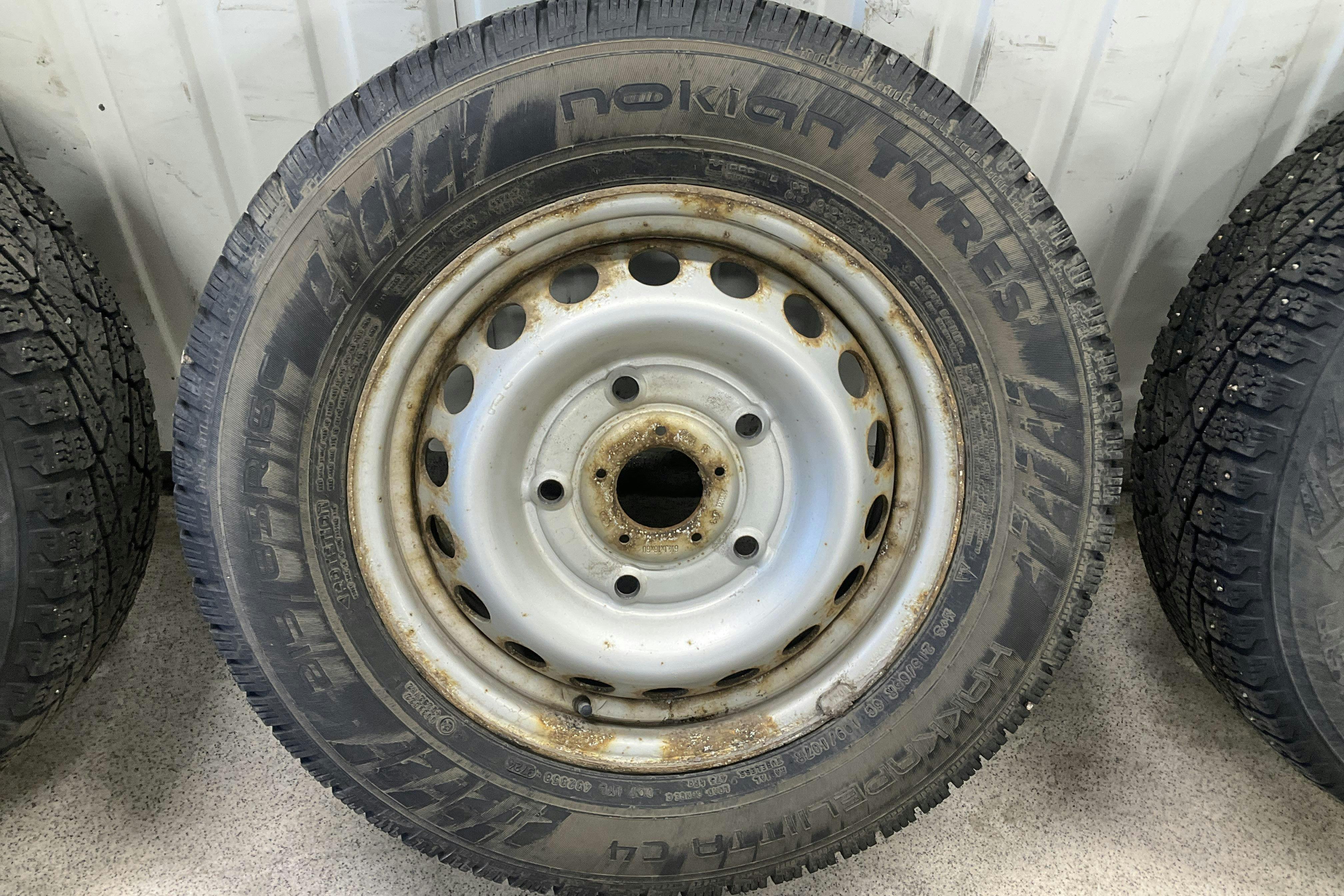 Vehicle Image 16