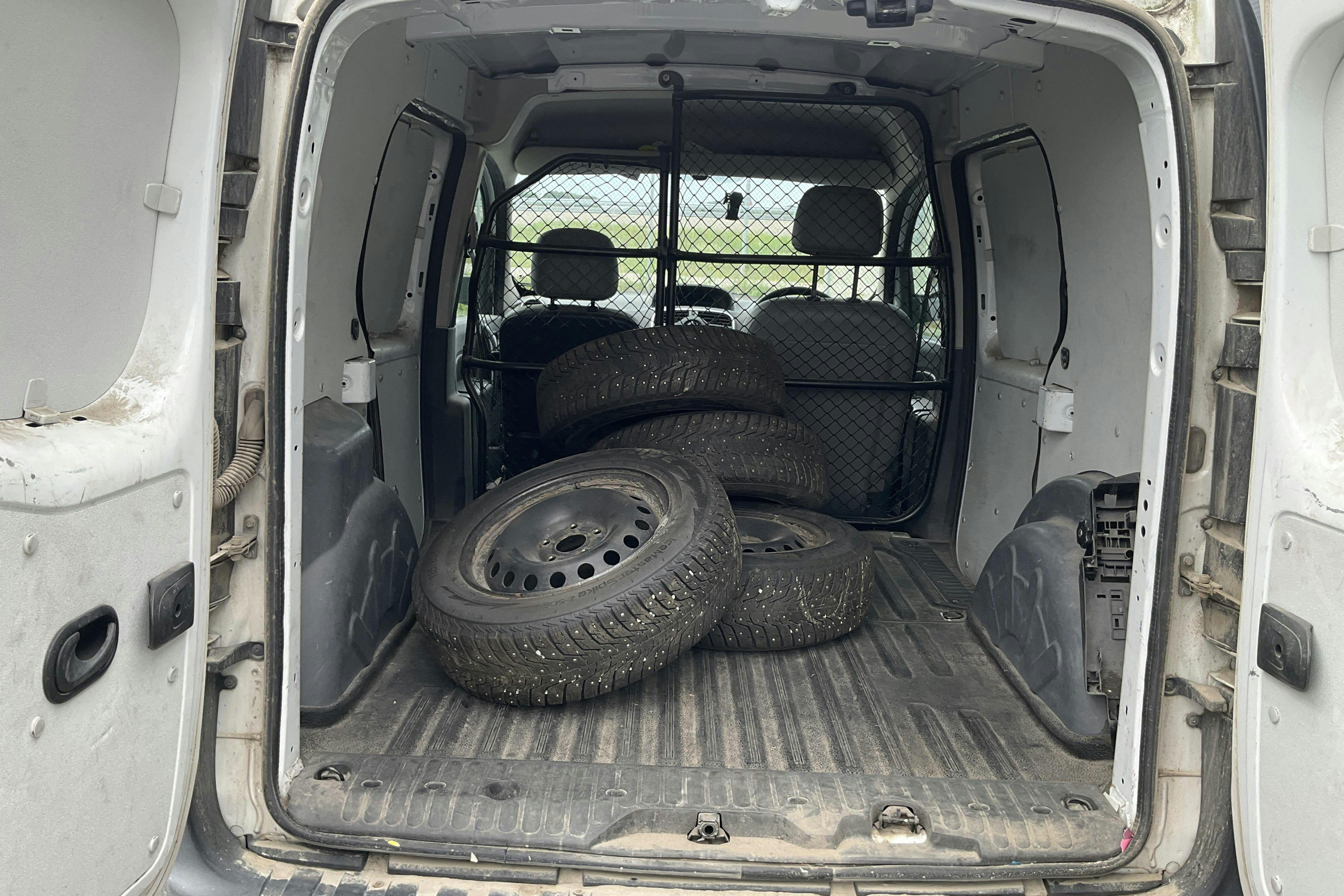Vehicle Image 10