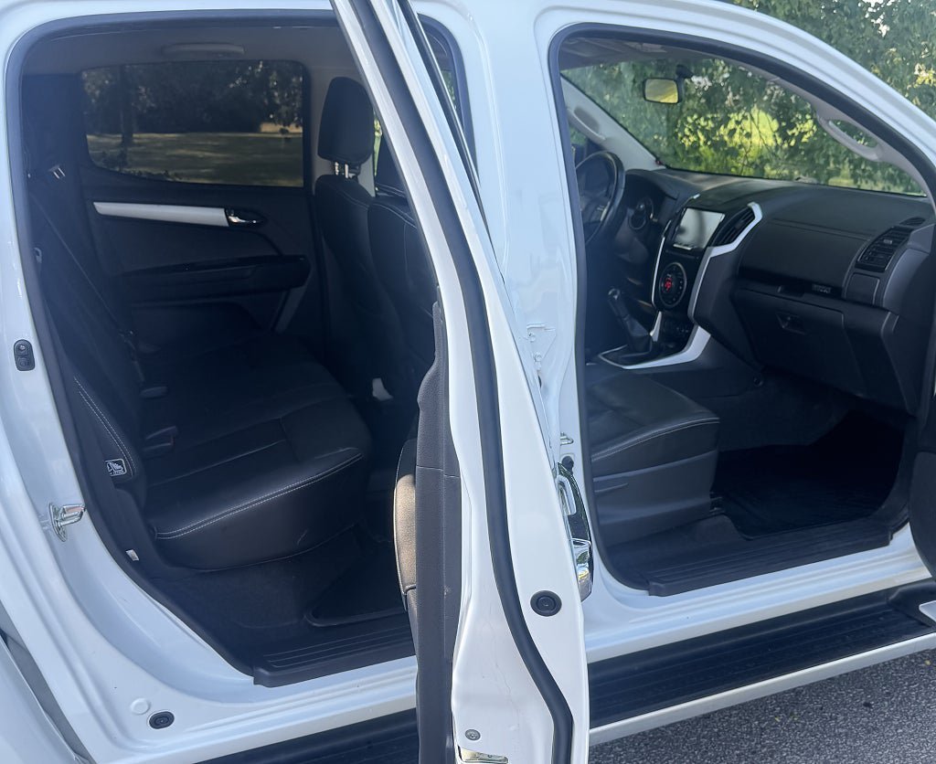 Vehicle Image 17