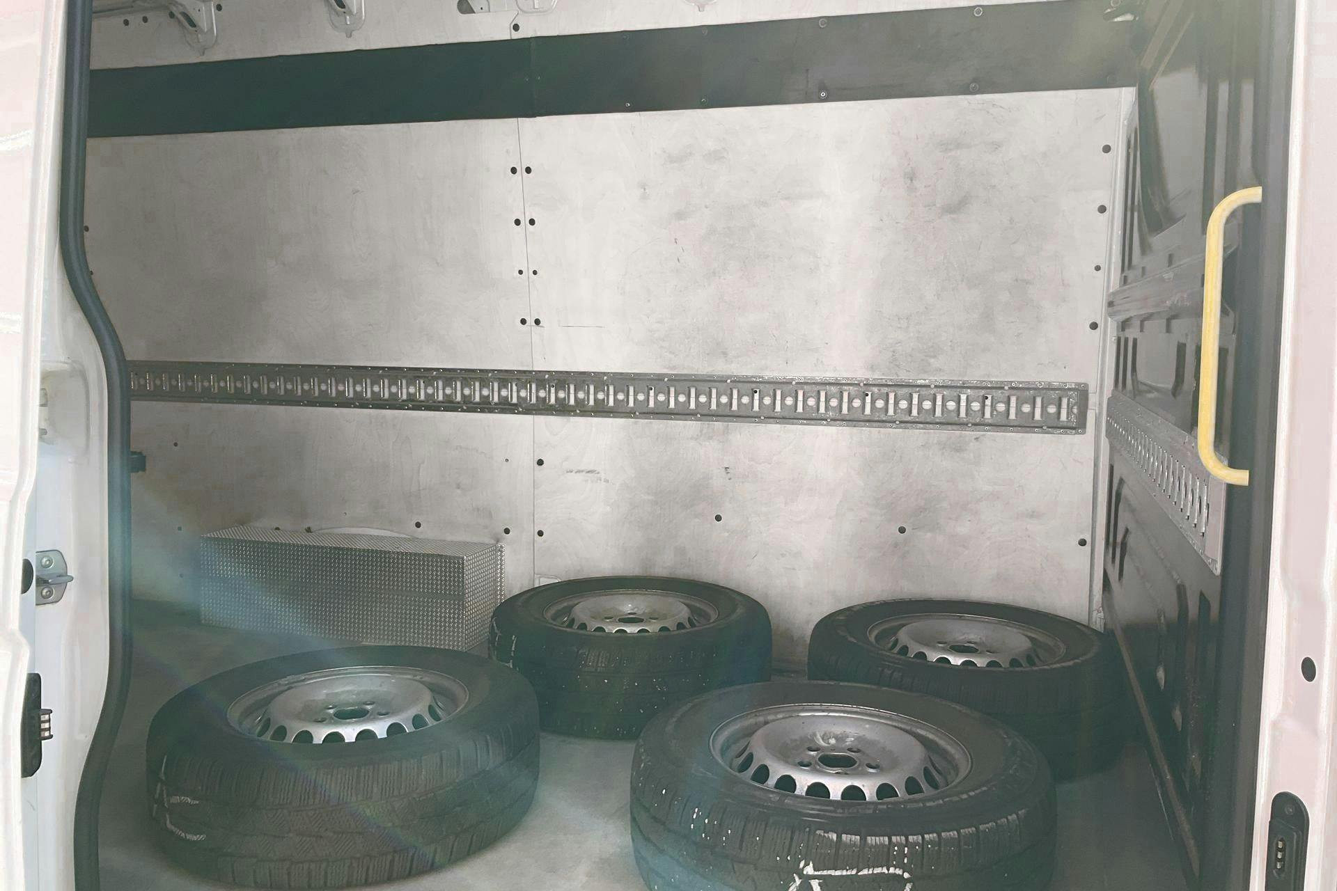 Vehicle Image 8