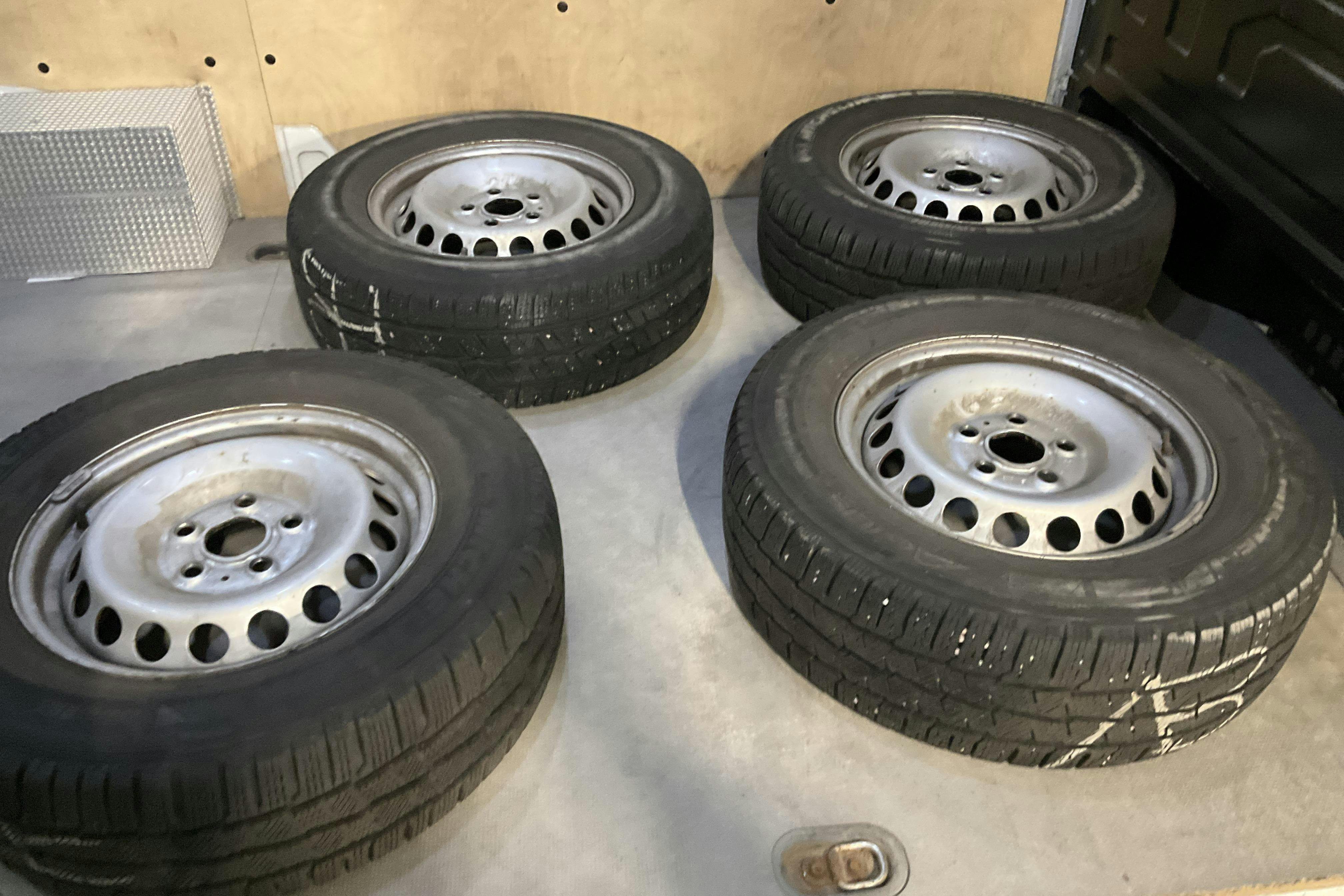 Vehicle Image 12