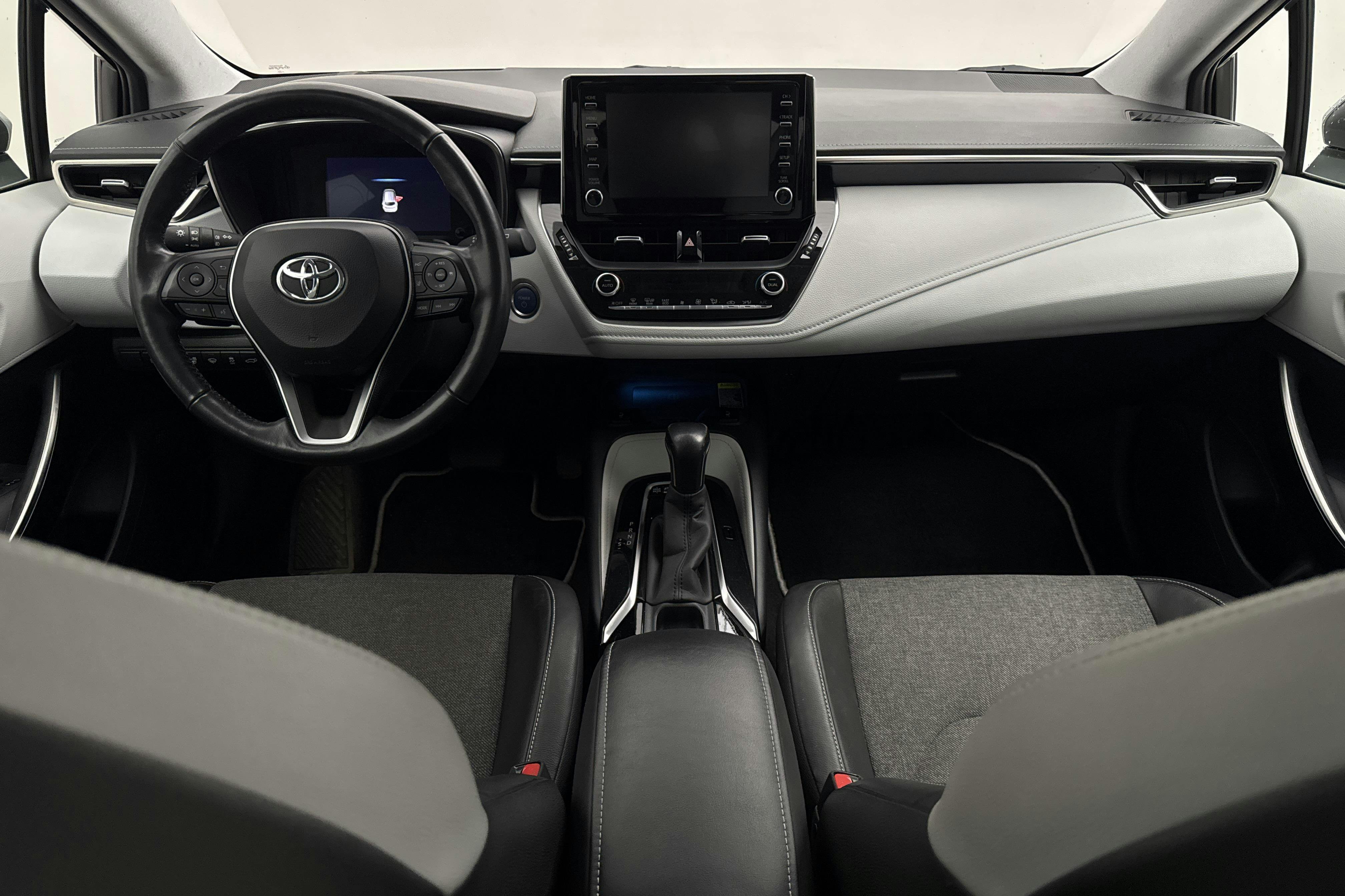 Vehicle Image 6