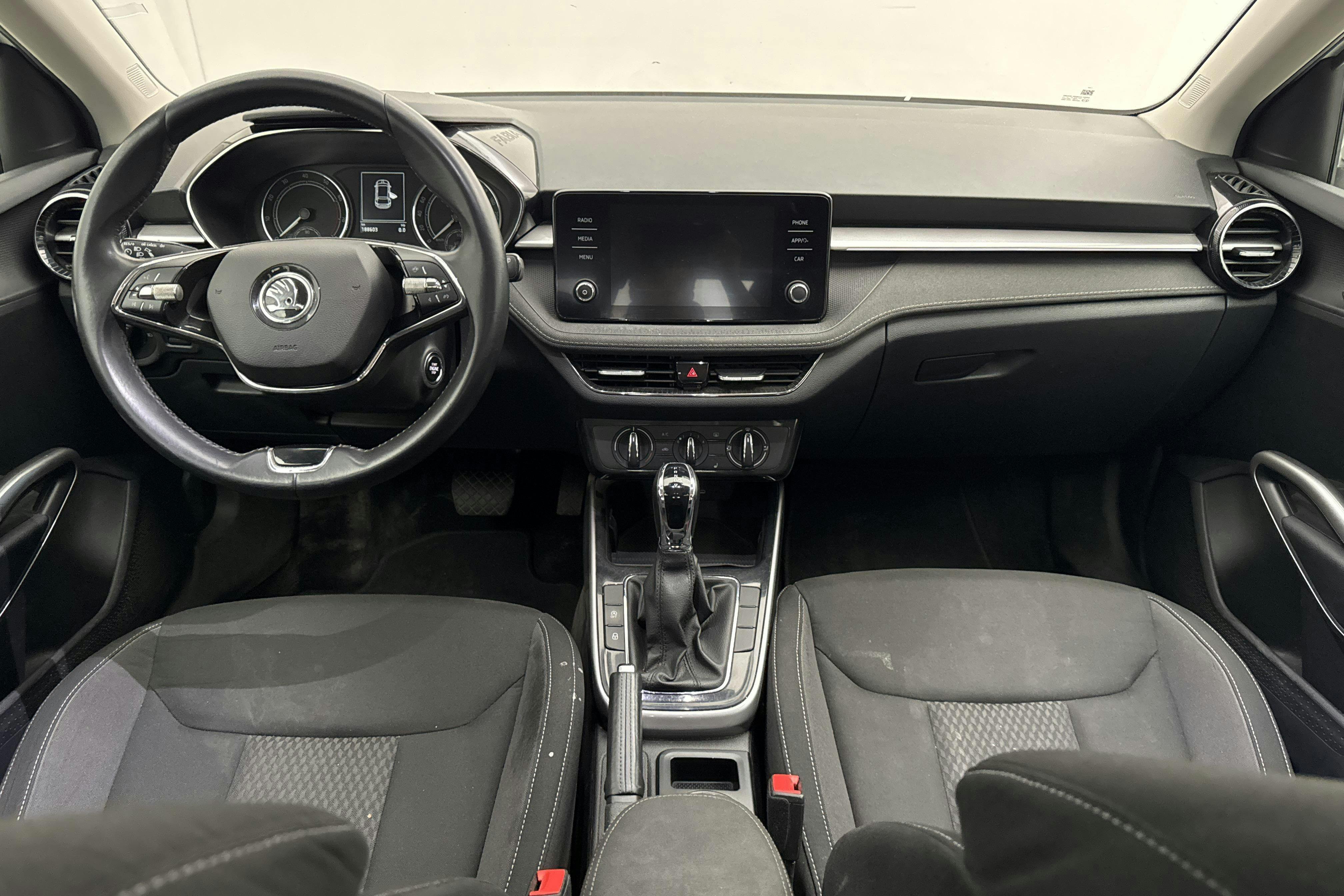Vehicle Image 6
