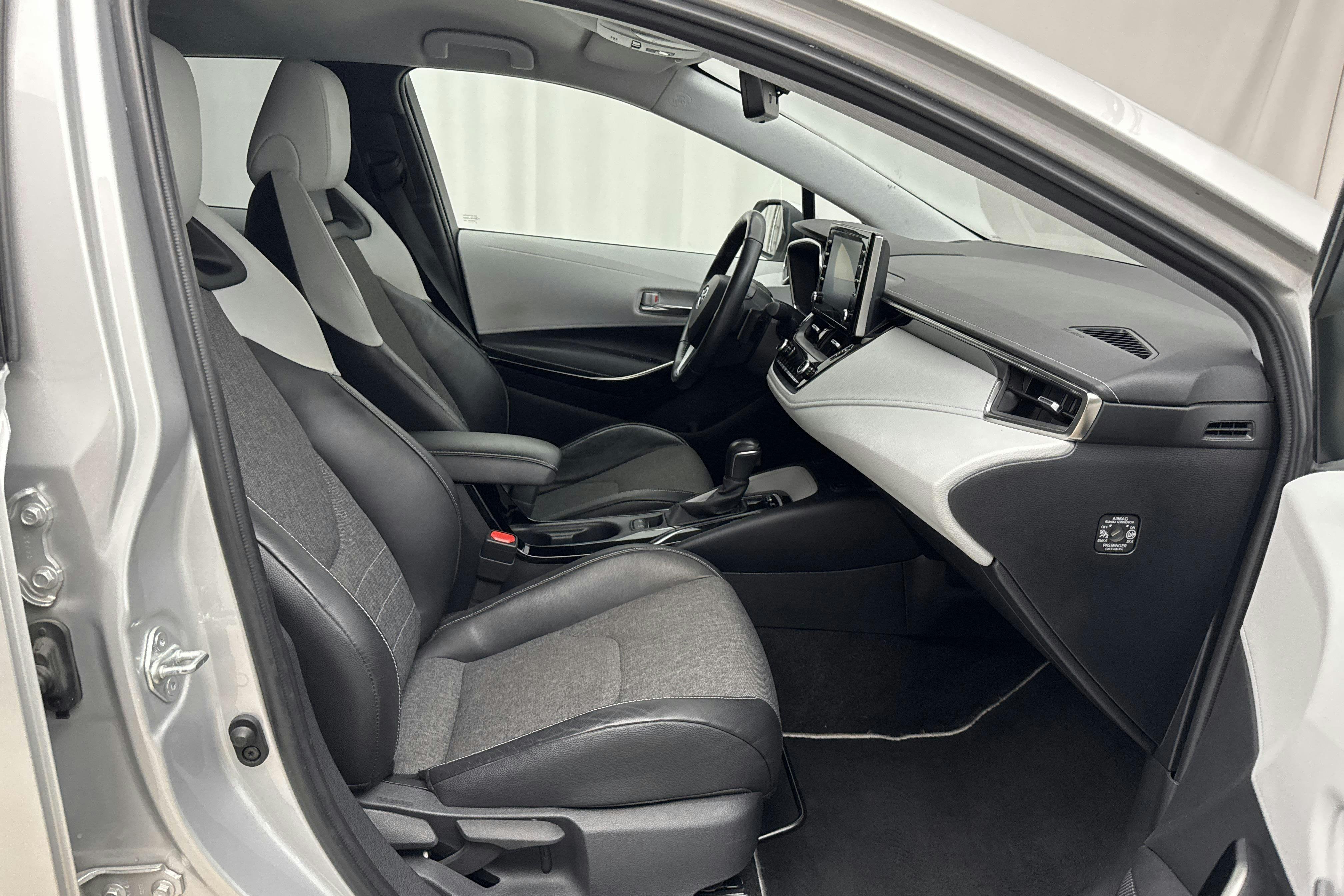 Vehicle Image 9