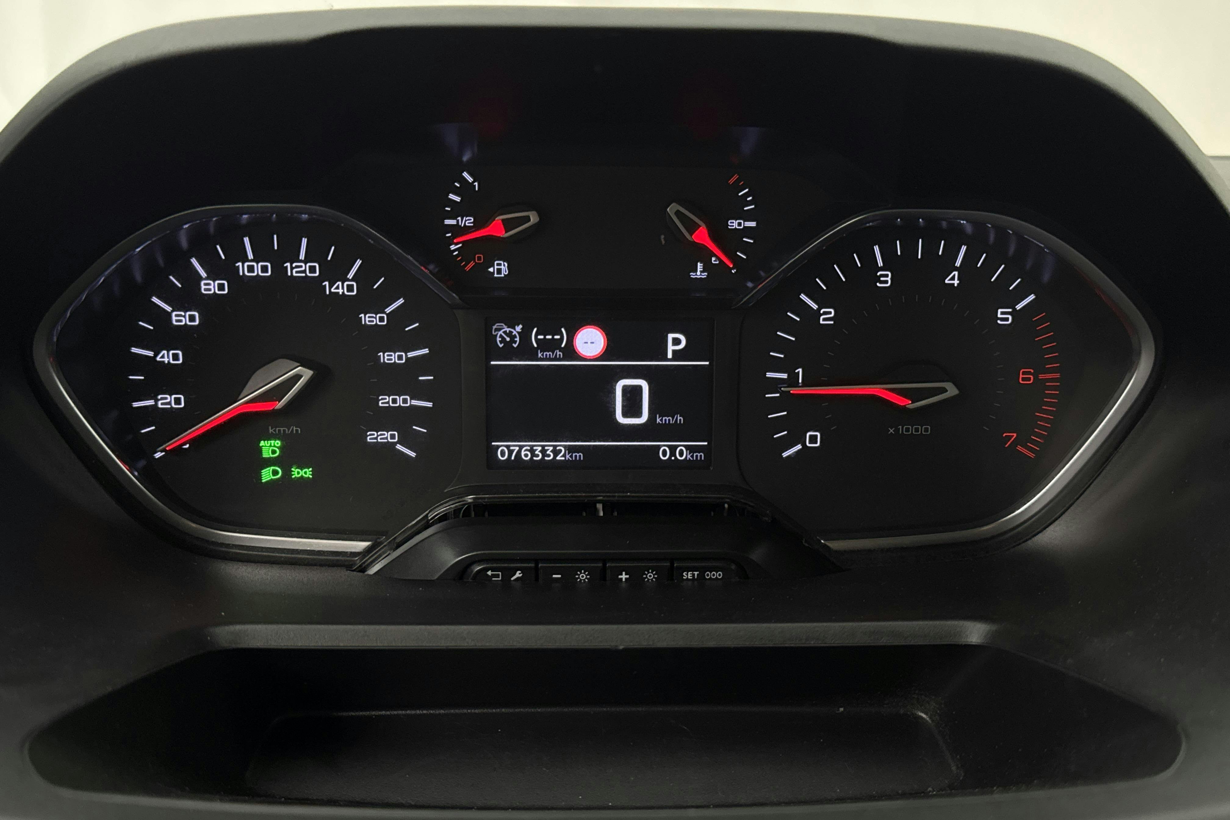 Vehicle Image 10