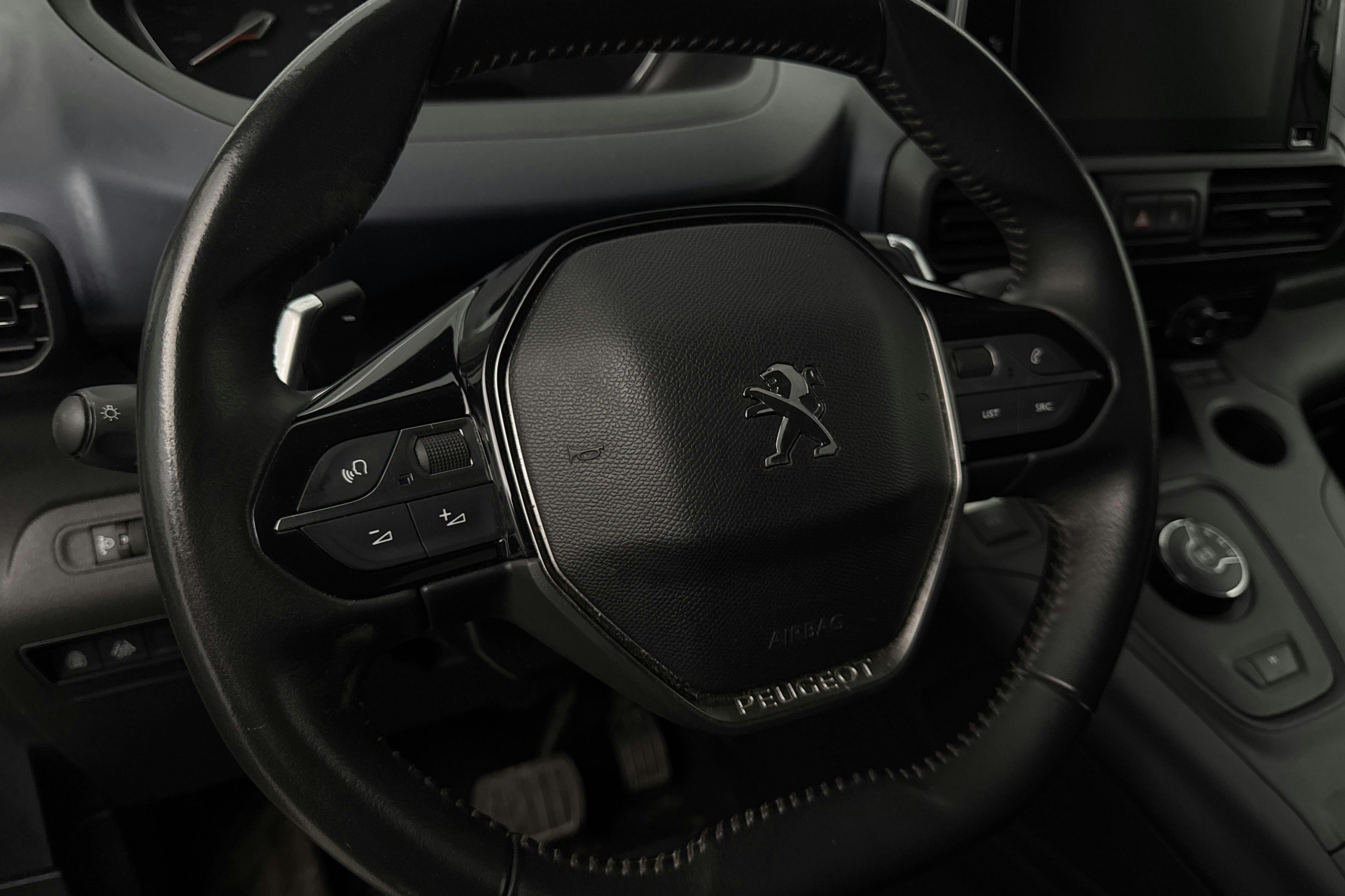 Vehicle Image 12