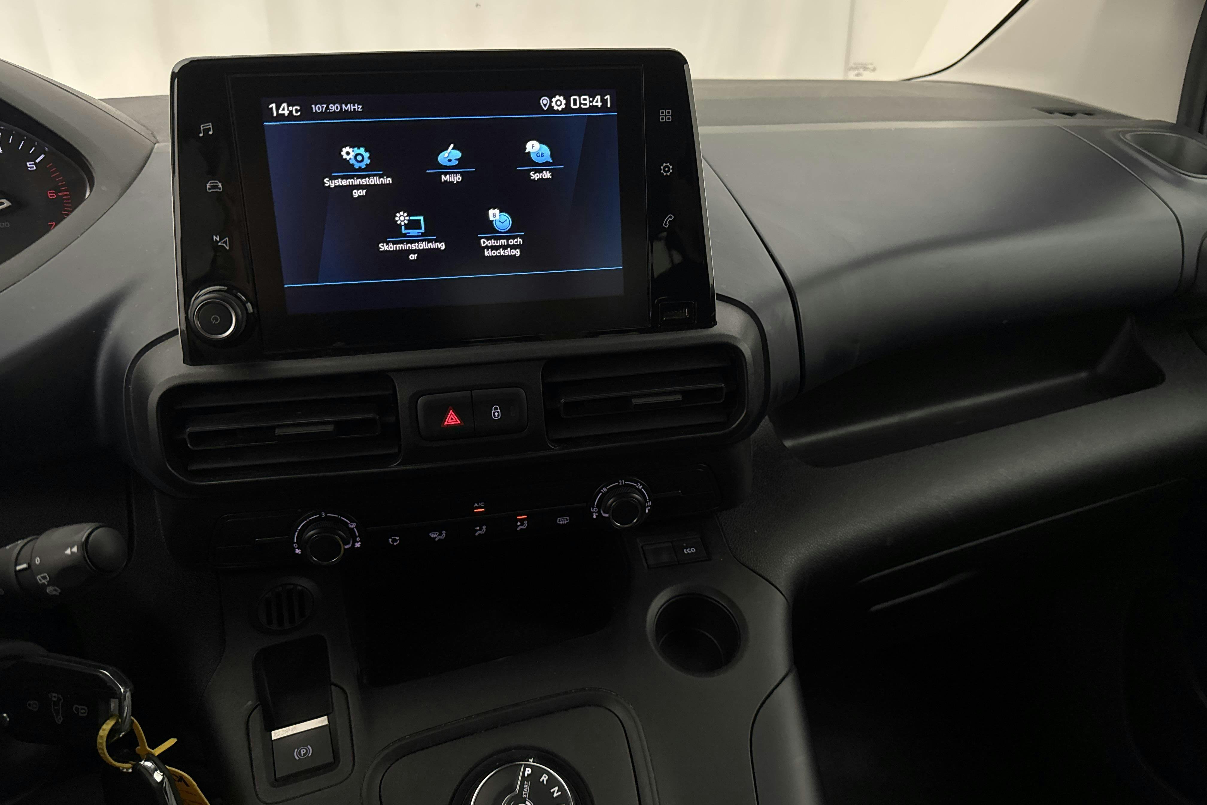 Vehicle Image 16
