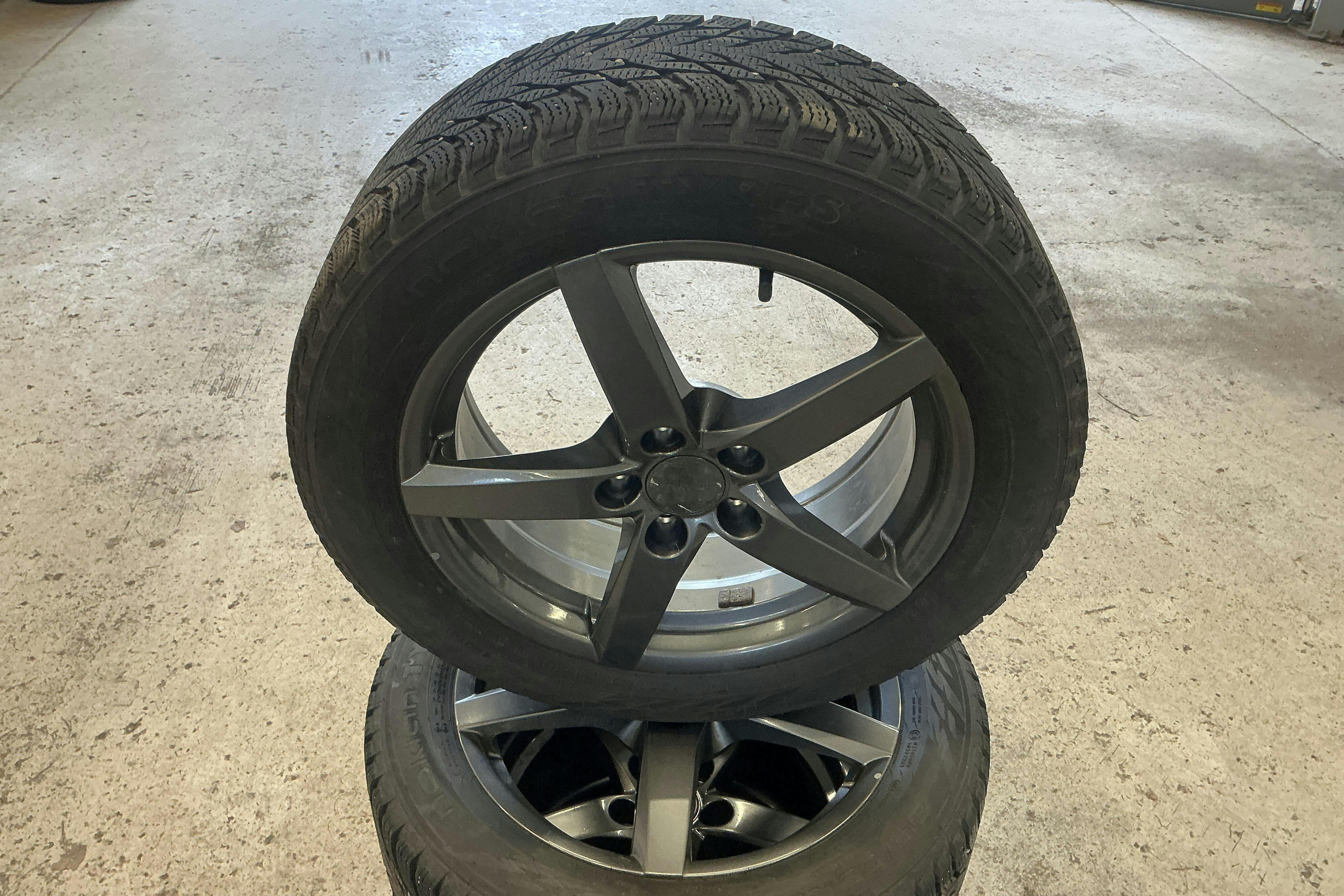 Vehicle Image 15