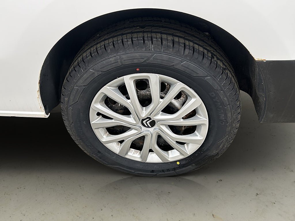 Vehicle Image 28