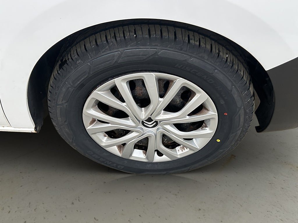 Vehicle Image 30