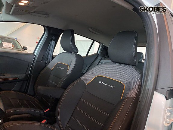 Vehicle Image 22