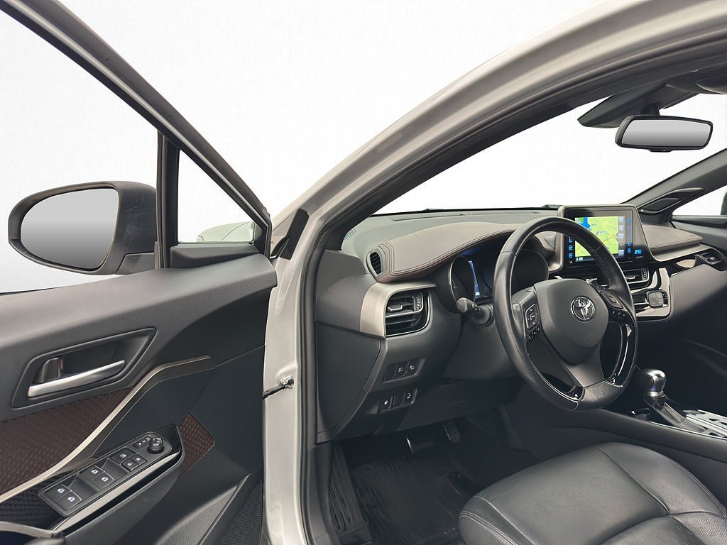 Vehicle Image 10