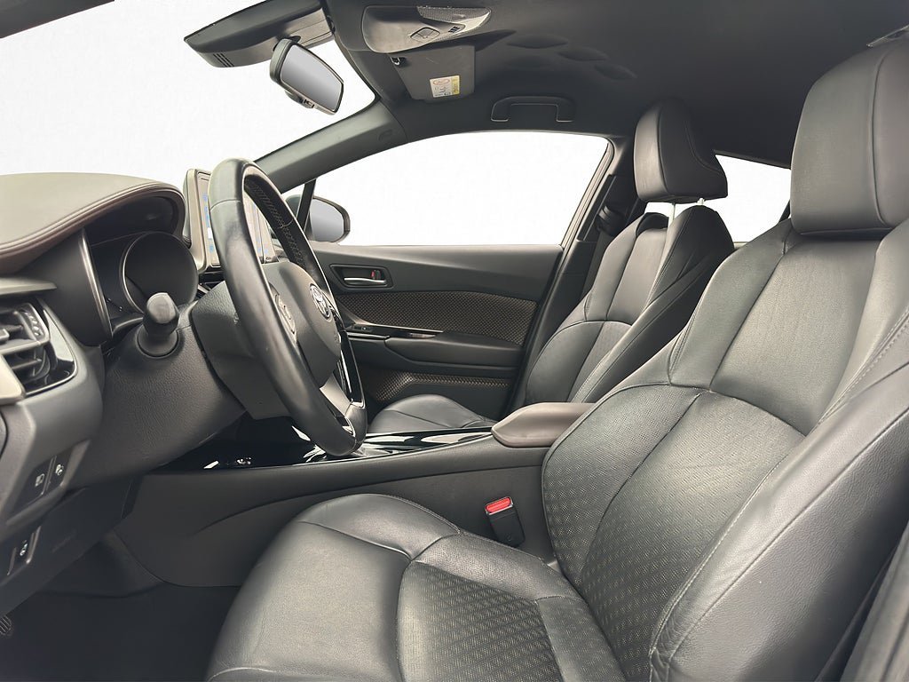 Vehicle Image 11