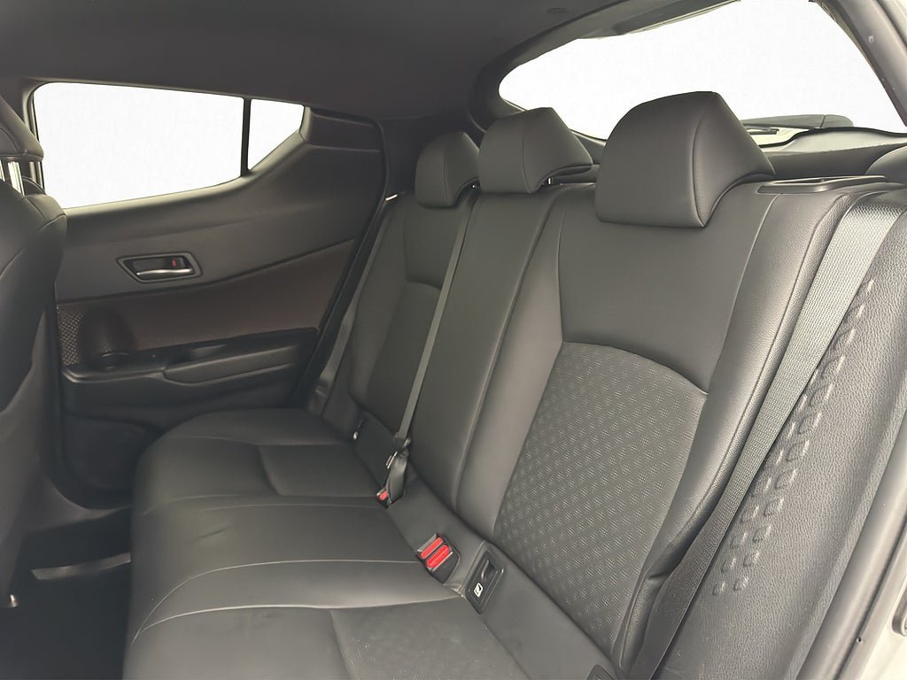Vehicle Image 16