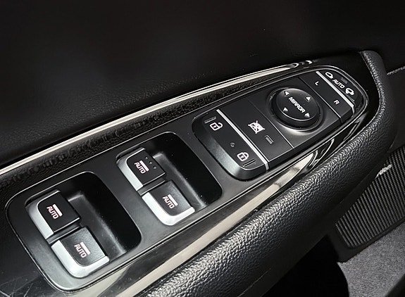 Vehicle Image 32