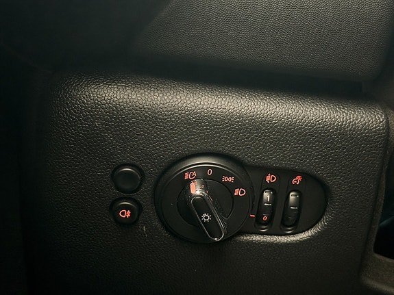 Vehicle Image 27