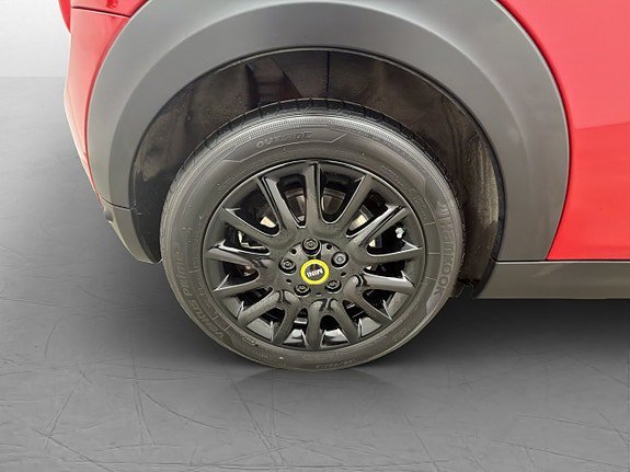 Vehicle Image 32