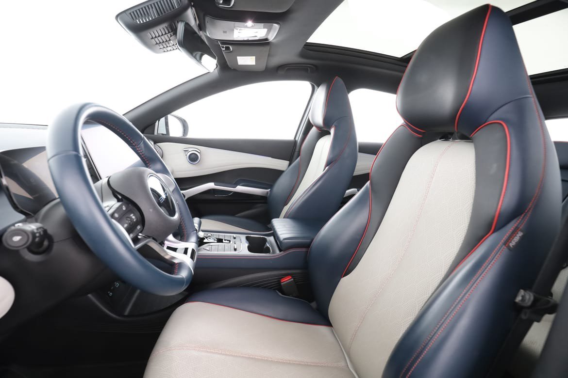 Vehicle Image 9
