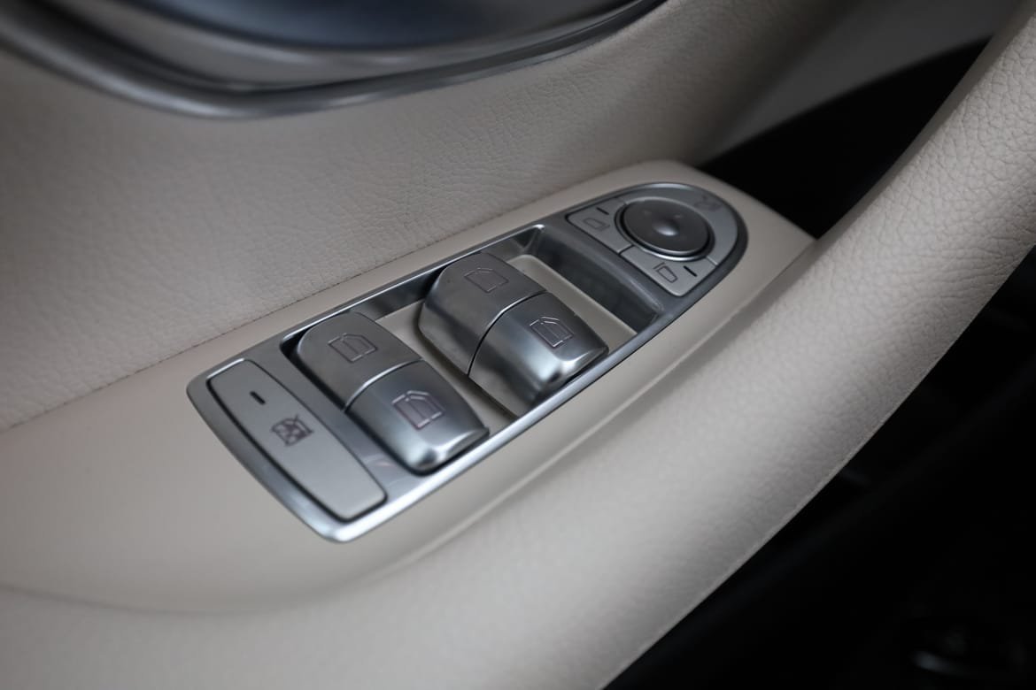 Vehicle Image 35