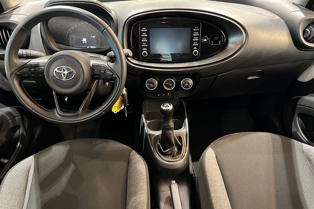 Vehicle Image 10