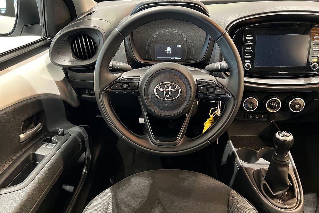 Vehicle Image 11