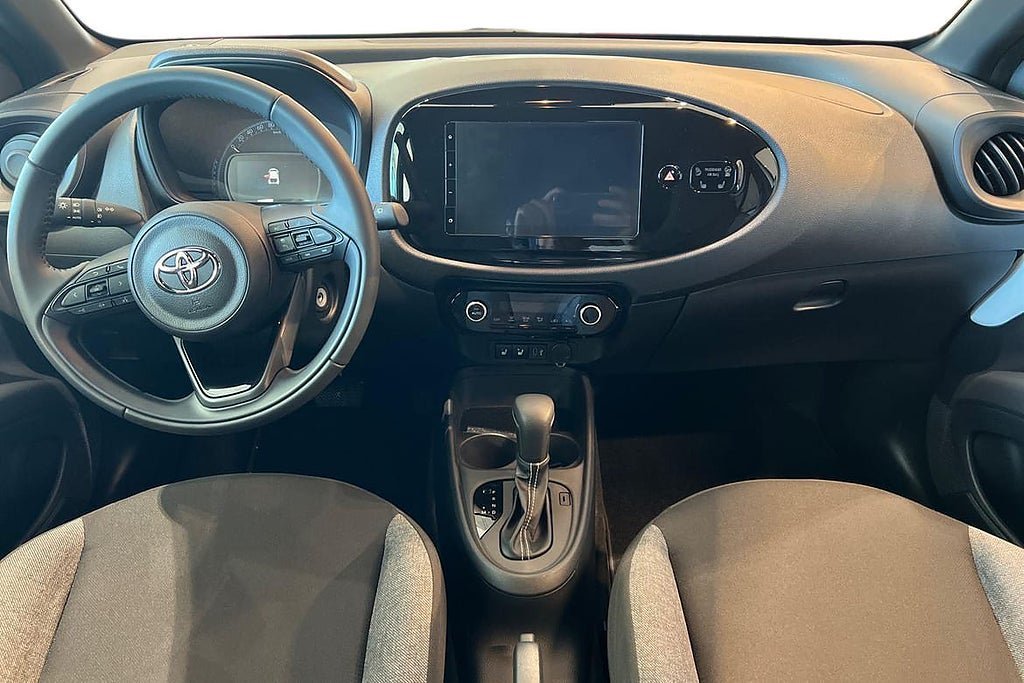 Vehicle Image 10