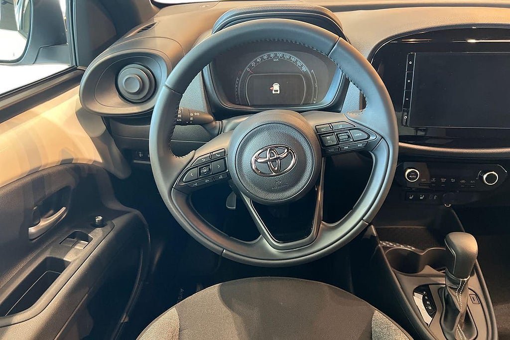 Vehicle Image 11