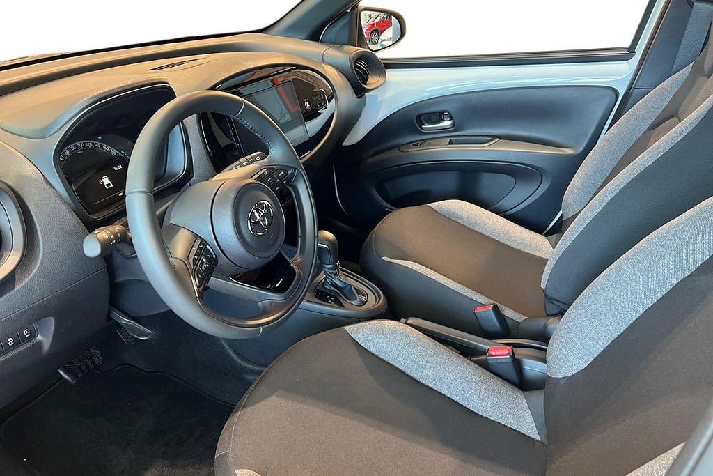 Vehicle Image 14