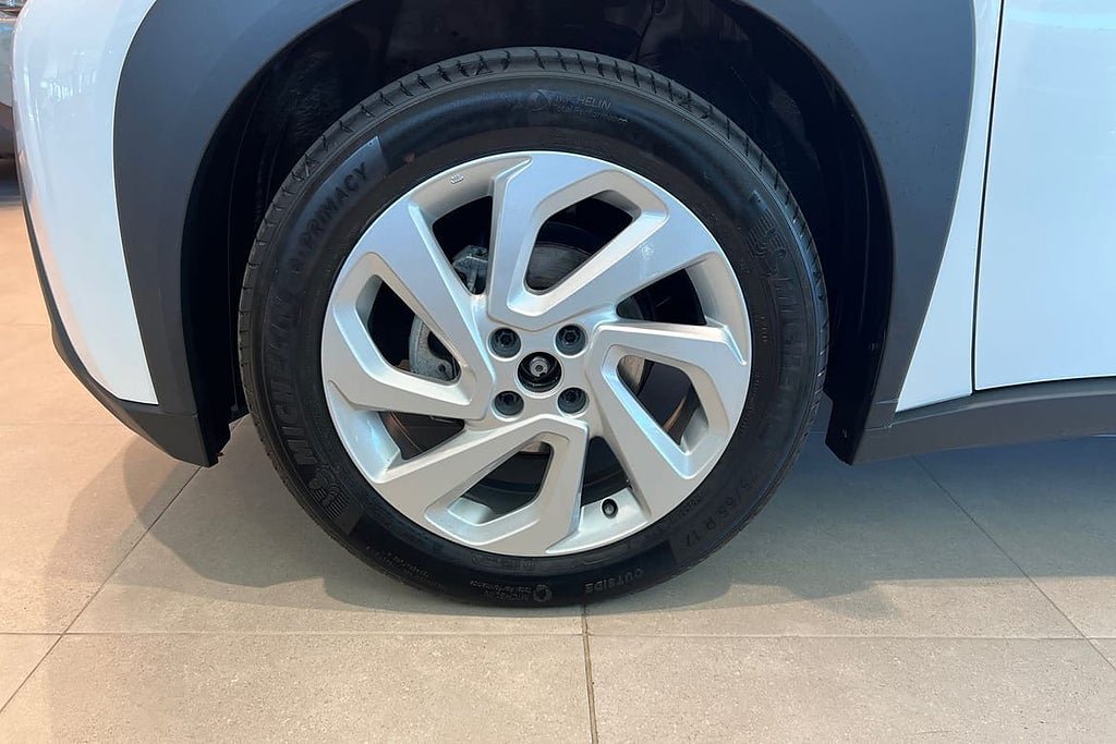 Vehicle Image 17