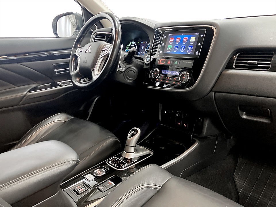 Vehicle Image 11