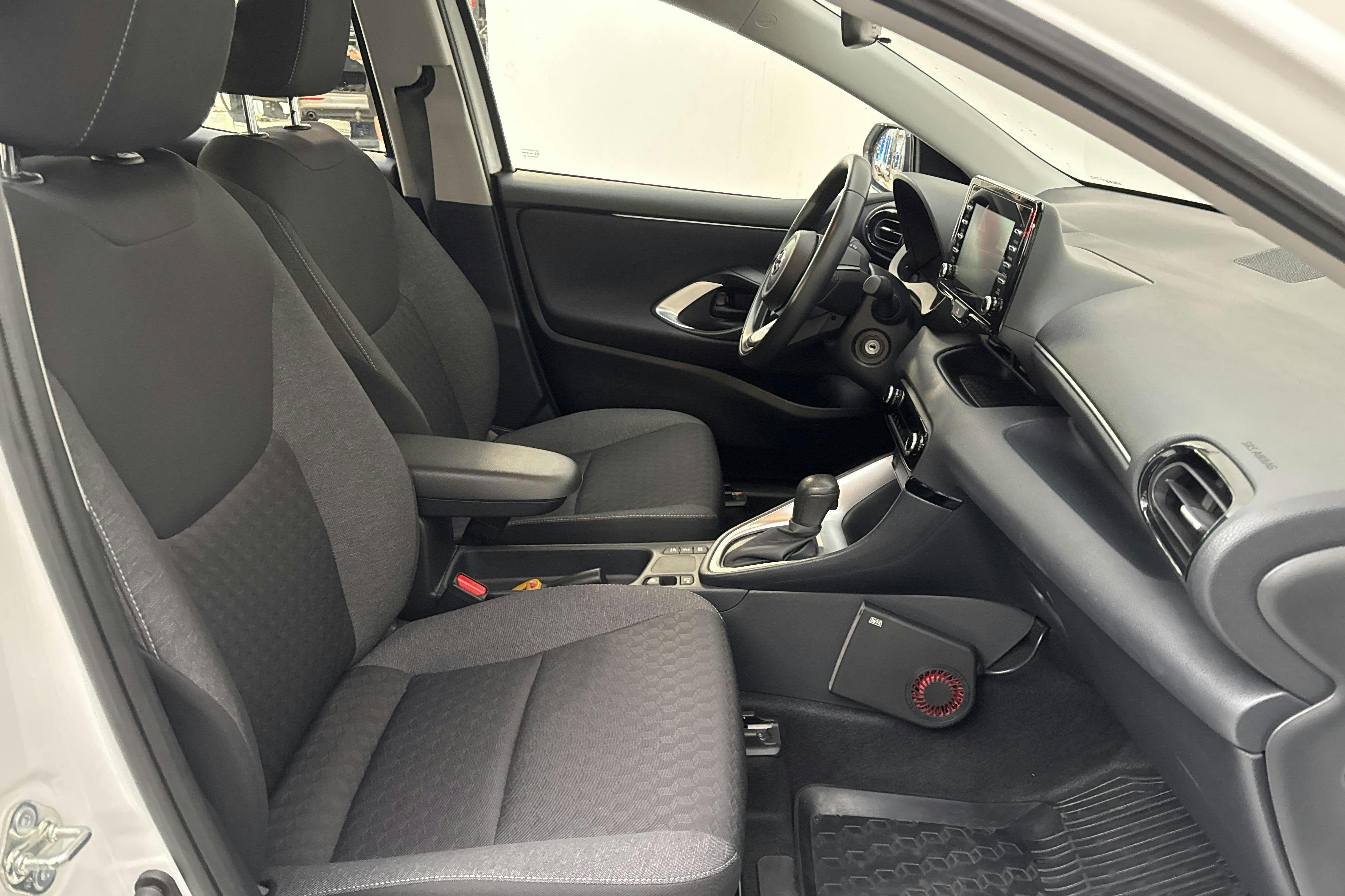 Vehicle Image 7