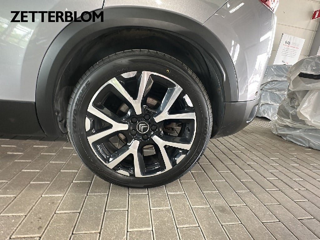 Vehicle Image 13