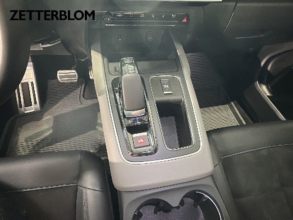 Vehicle Image 14