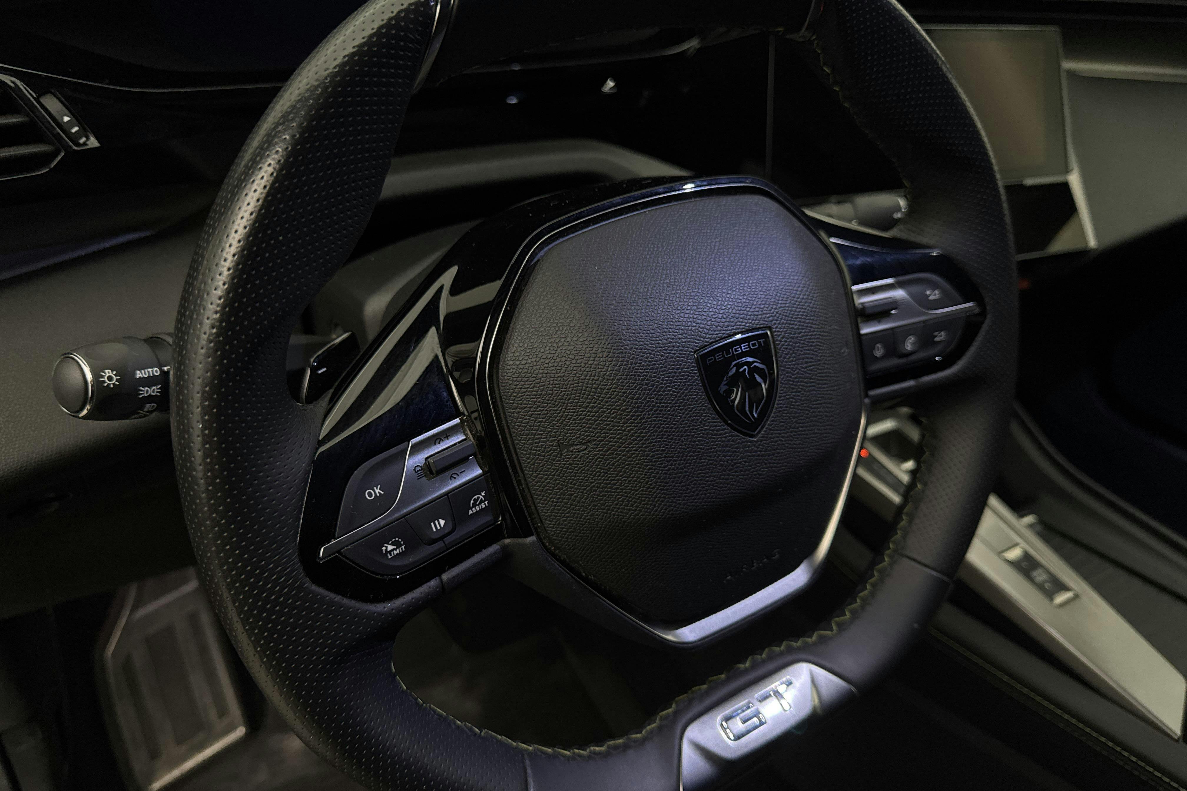 Vehicle Image 16