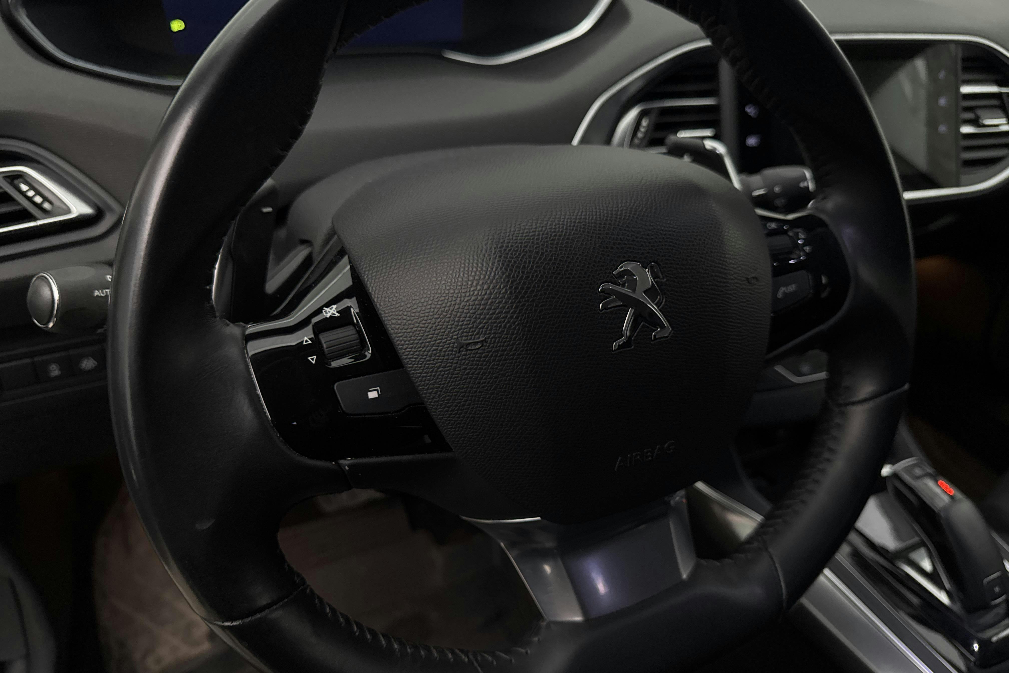Vehicle Image 16