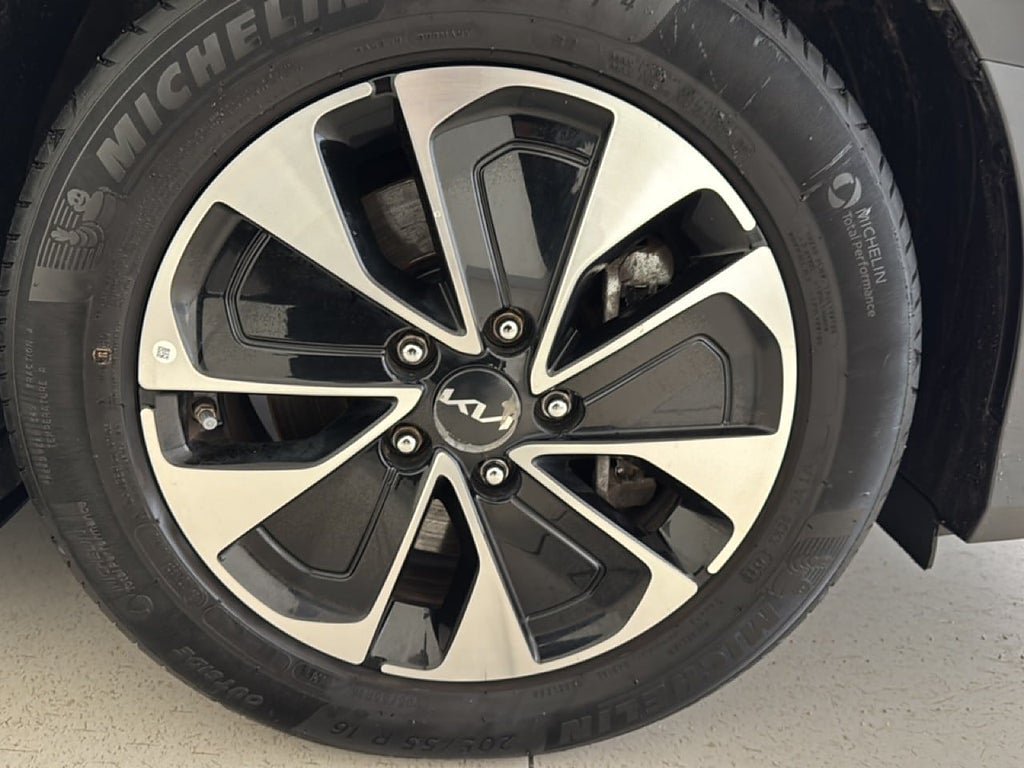Vehicle Image 15