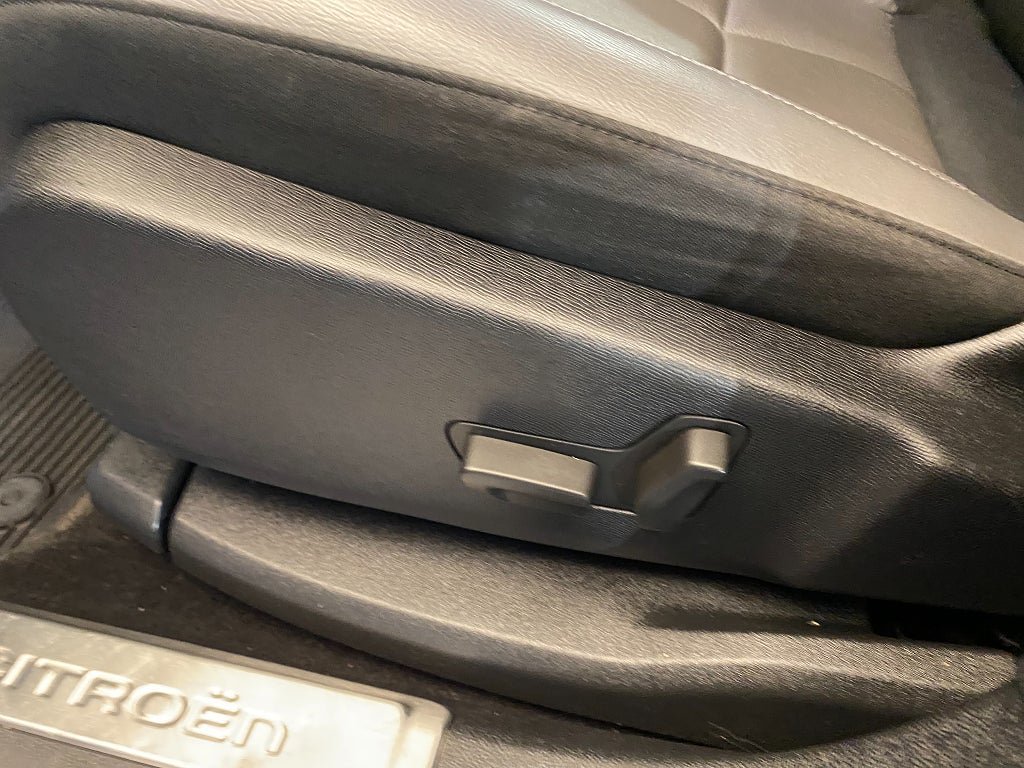 Vehicle Image 27