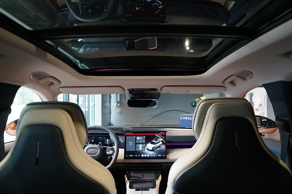 Vehicle Image 10