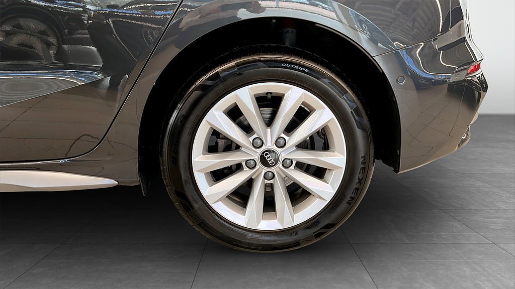 Vehicle Image 6