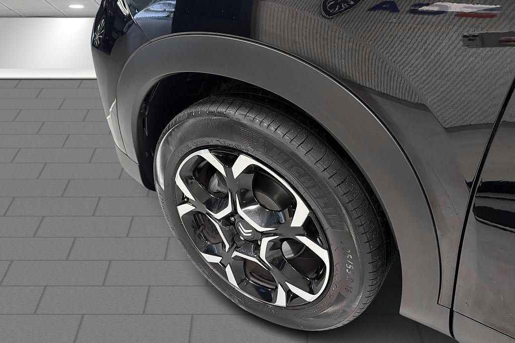 Vehicle Image 9