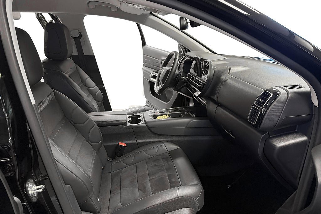 Vehicle Image 12