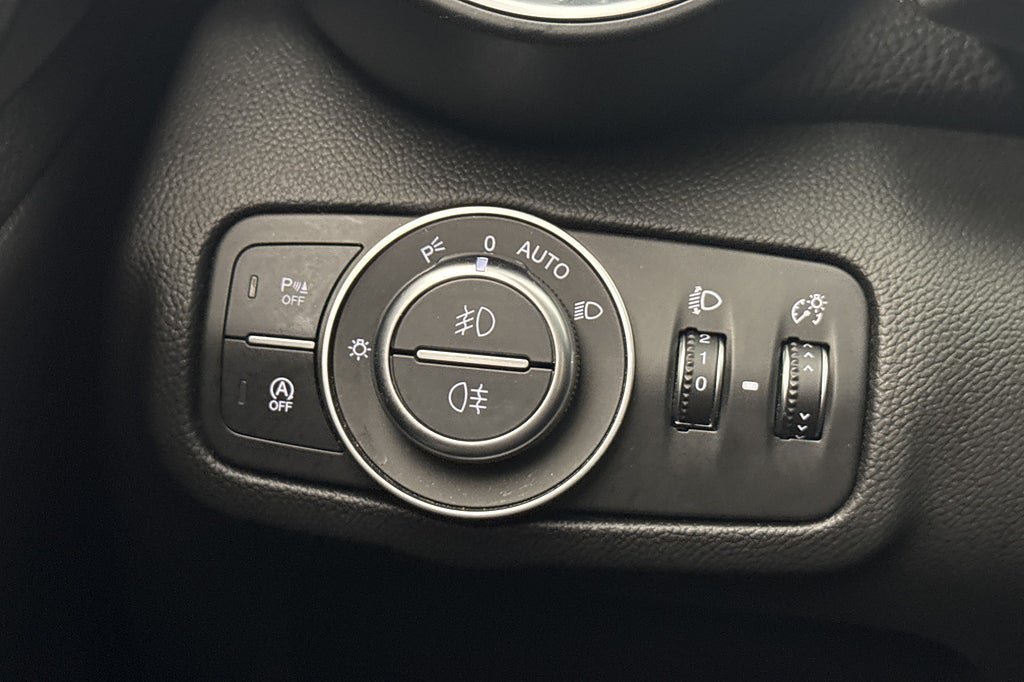 Vehicle Image 24