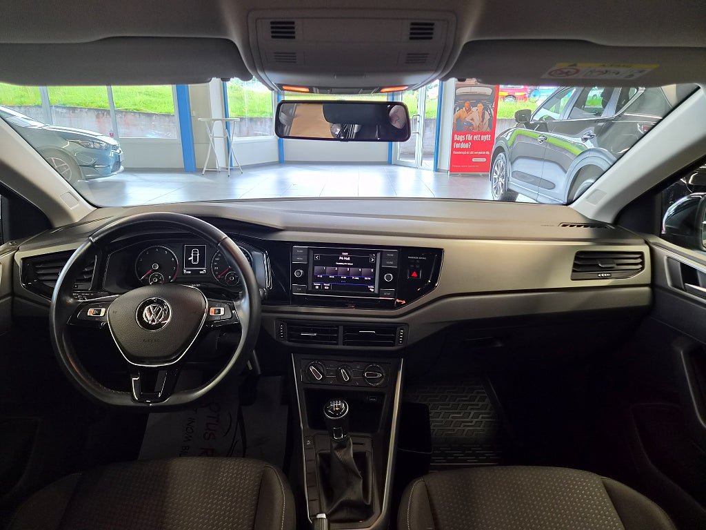Vehicle Image 9