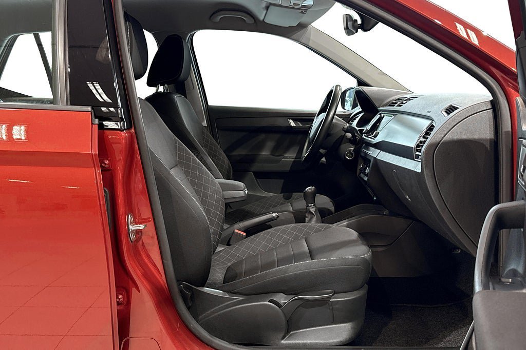 Vehicle Image 16