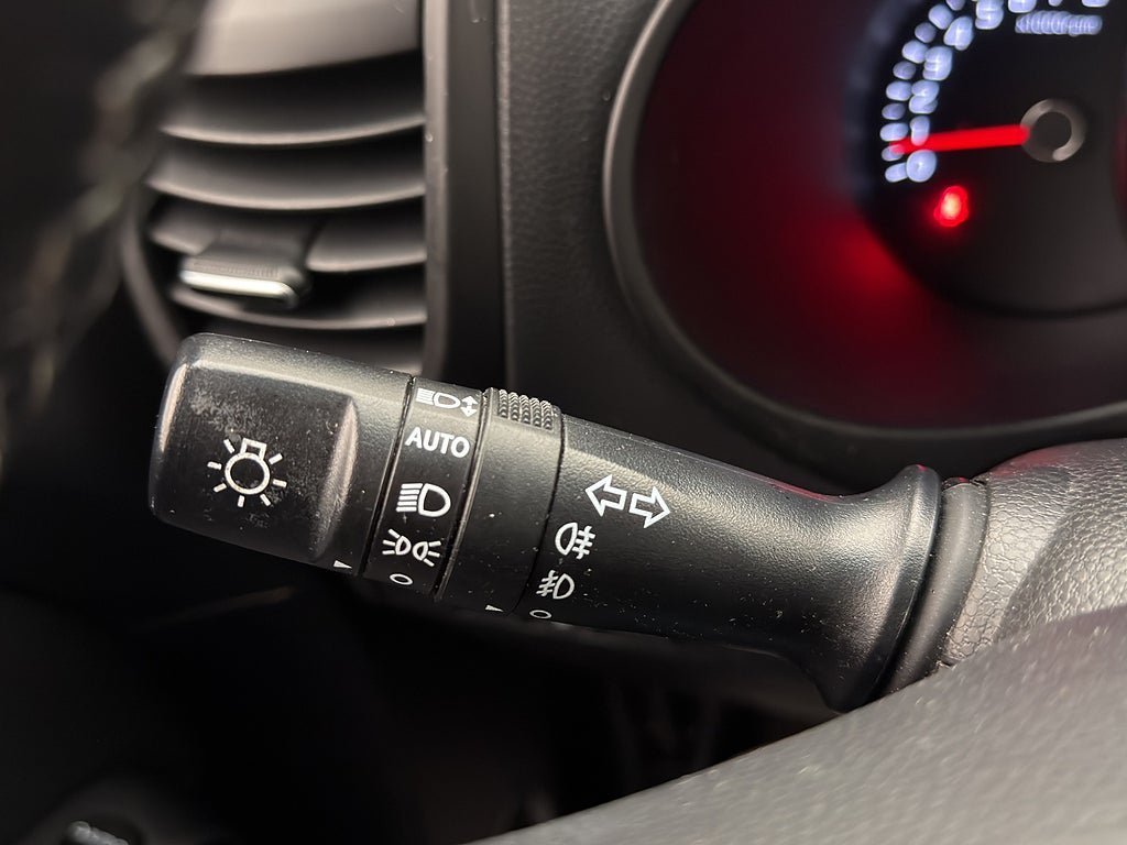 Vehicle Image 25