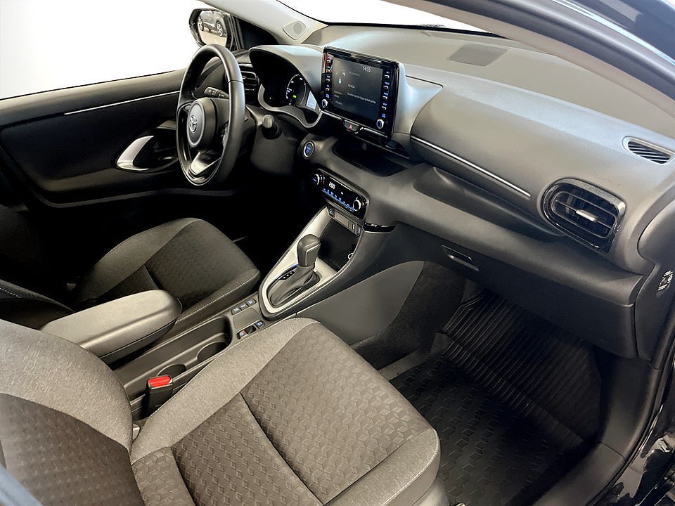 Vehicle Image 12