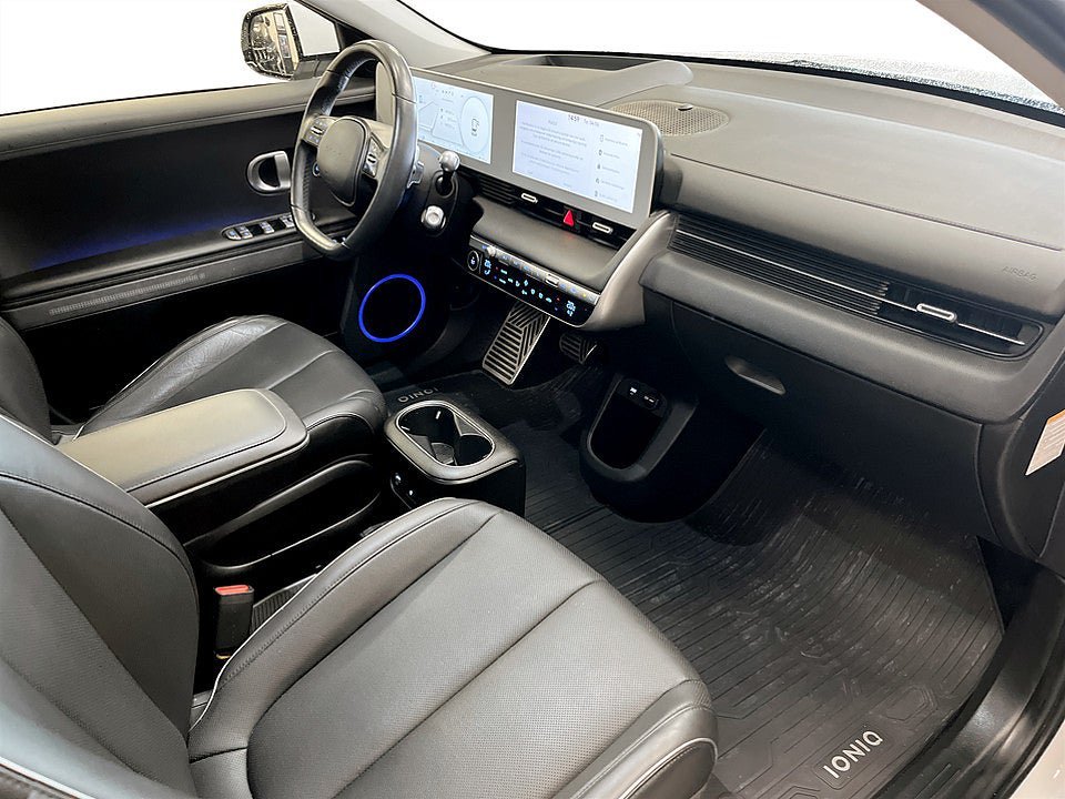 Vehicle Image 14