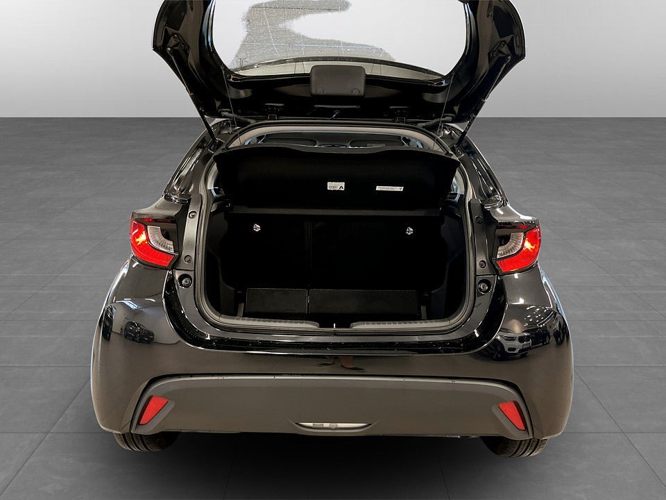 Vehicle Image 16