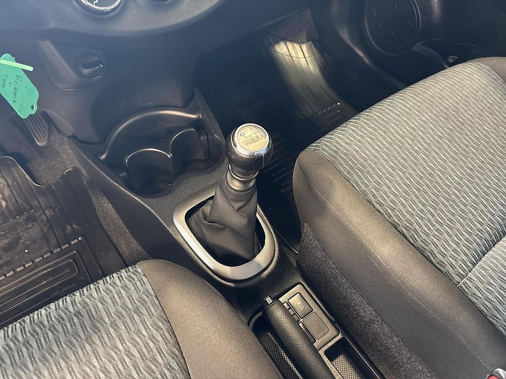 Vehicle Image 17
