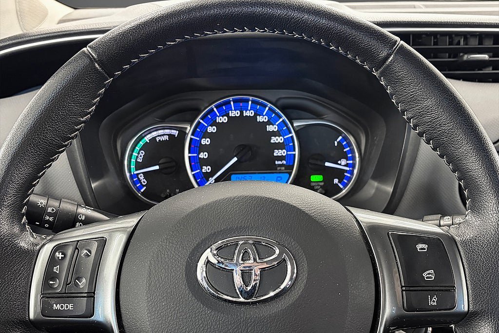 Vehicle Image 15